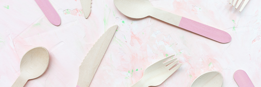 Why is disposable wooden cutlery an effective solution for large events?