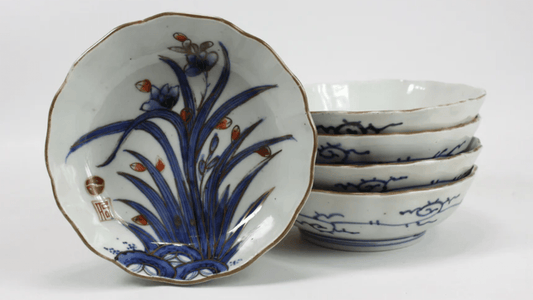 Shallow Bowls in Contemporary Table Settings
