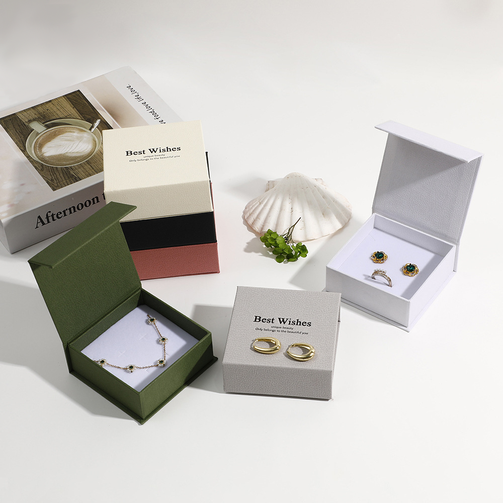 custom magnetic closure cosmetic box