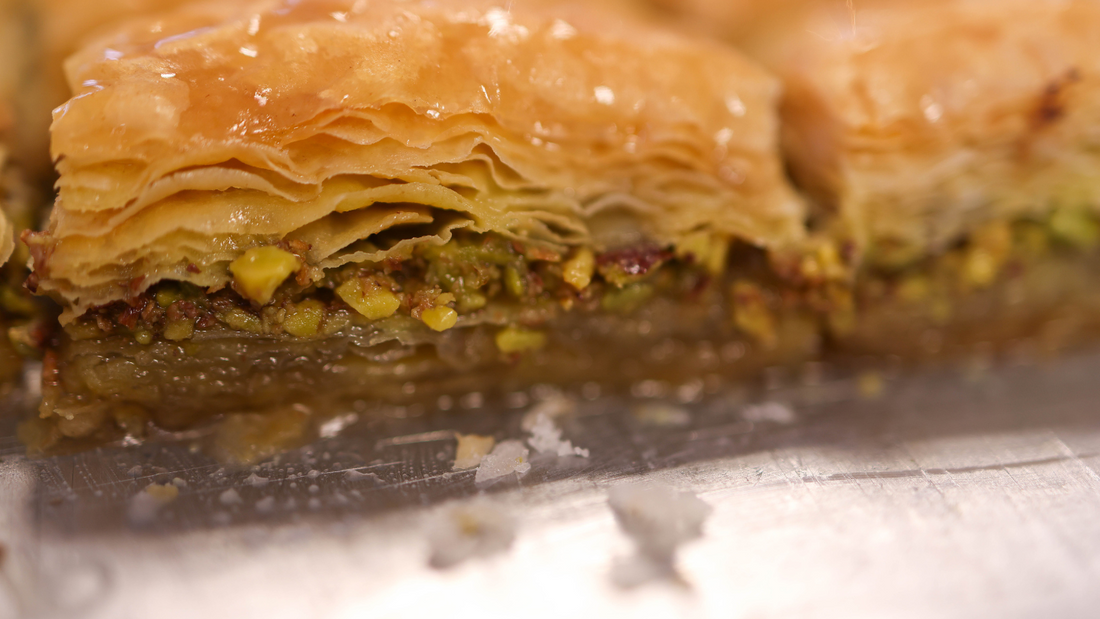 Filo Pastry: The Complete Guide to Phyllo (Filo) Pastry, Recipes & Techniques