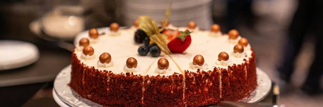 How Long Does Red Velvet Cake Last? Storage Tips, Shelf Life & Safety Guide