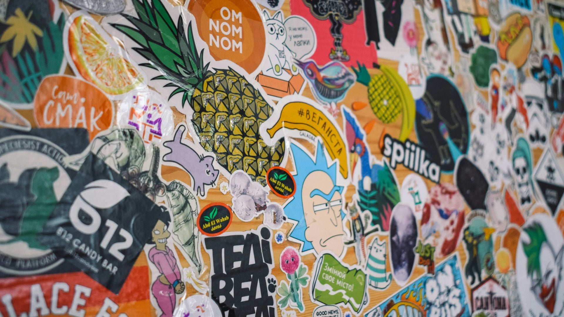 Guide to Understand Different Types of Stickers for Packaging – KimEcopak