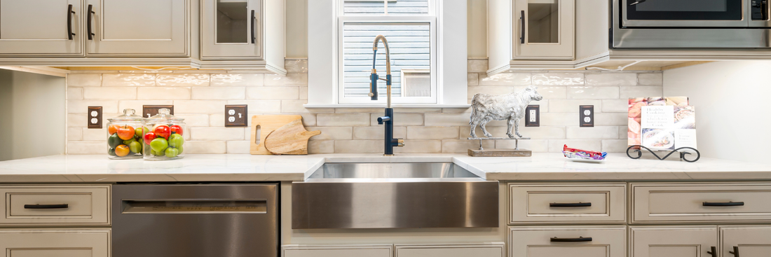 Undermount vs Farmhouse Sink: Which Kitchen Sink Is Right for Your Home?