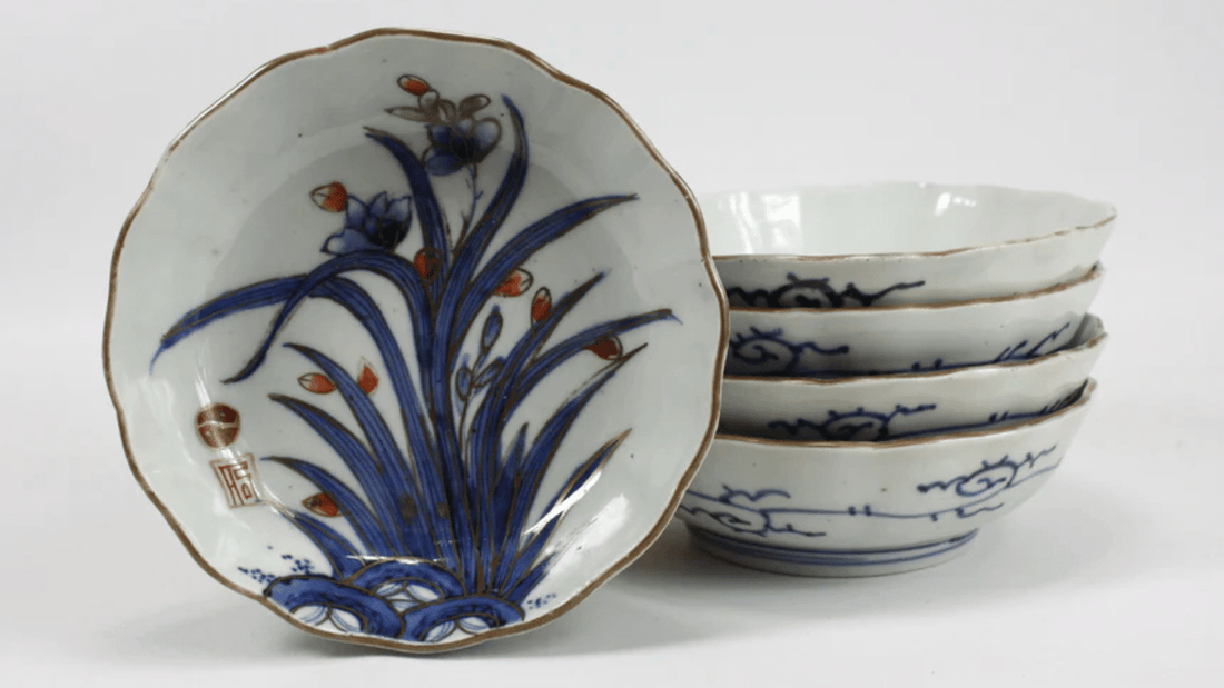 Shallow Bowls in Contemporary Table Settings